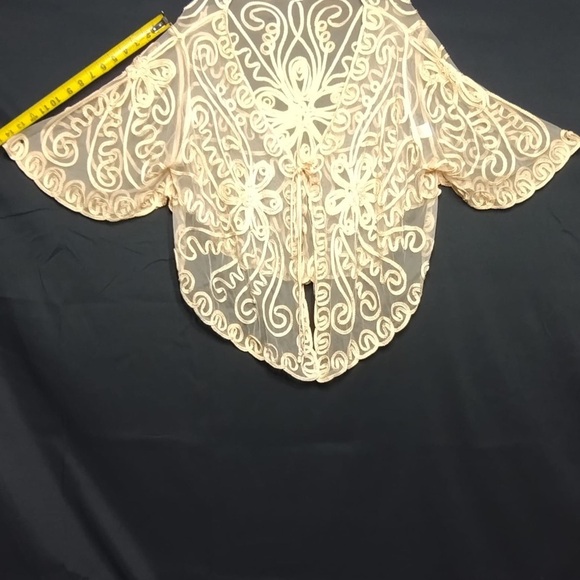 Pretty angel Elegant Beige Embroidered Women Top OS pre owned good condition - Picture 6 of 6